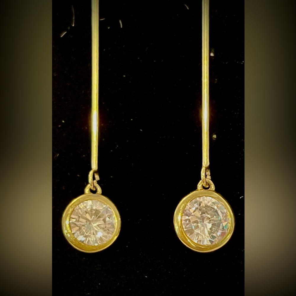 Gold and Diamond simulant Earrings. - Picture 6 of 7